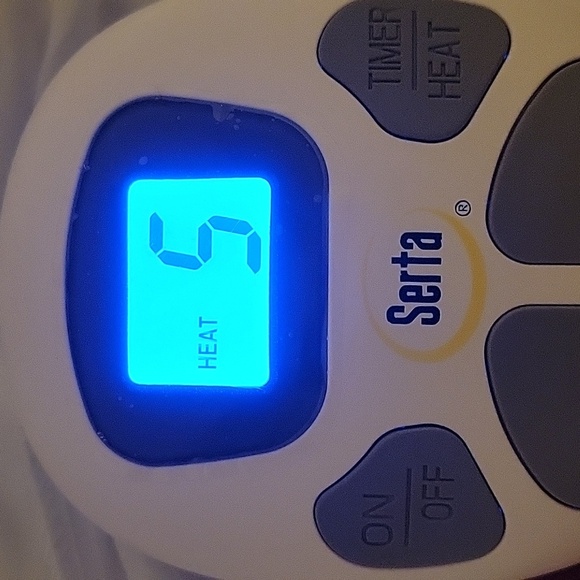 Heated White Quilted Mattress Pad with Controller New - Picture 15 of 15